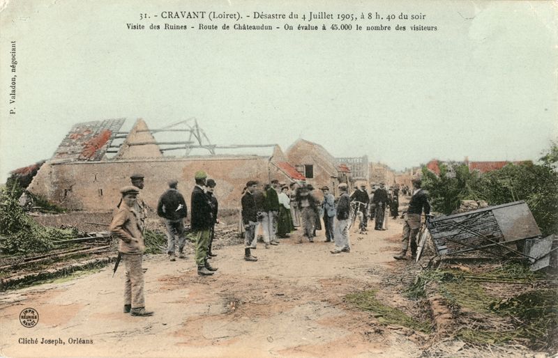 Carte postale colorisée éditée d'après le cliché de Joseph Boineaud, conservée par la mairie de Cravant (référence 1 I 4)