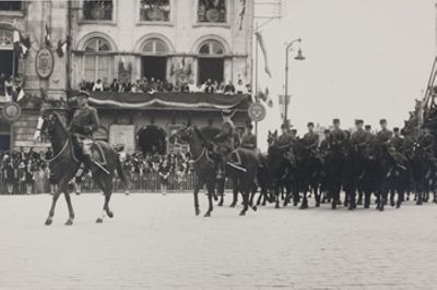   Défilé militaire du 8 mai 1945.