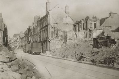Orléans. Juin 1940. Série IV." Ruines d'Orléans après les bombardements. Rue Bannier. (Arch. dép. du Loiret, 7 FI 70)