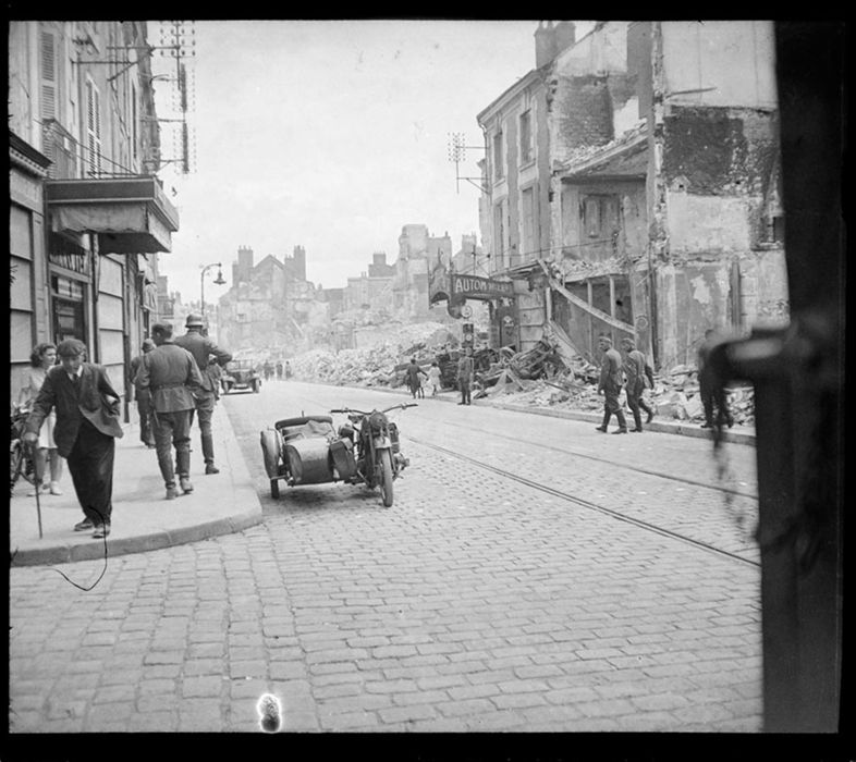 Militaires allemands rue Bannier, Orléans, 28 juin 1940