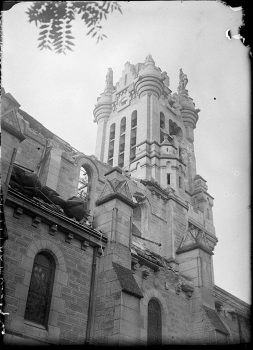 Clocher de l'église Saint-Marceau, Orléans, 1944