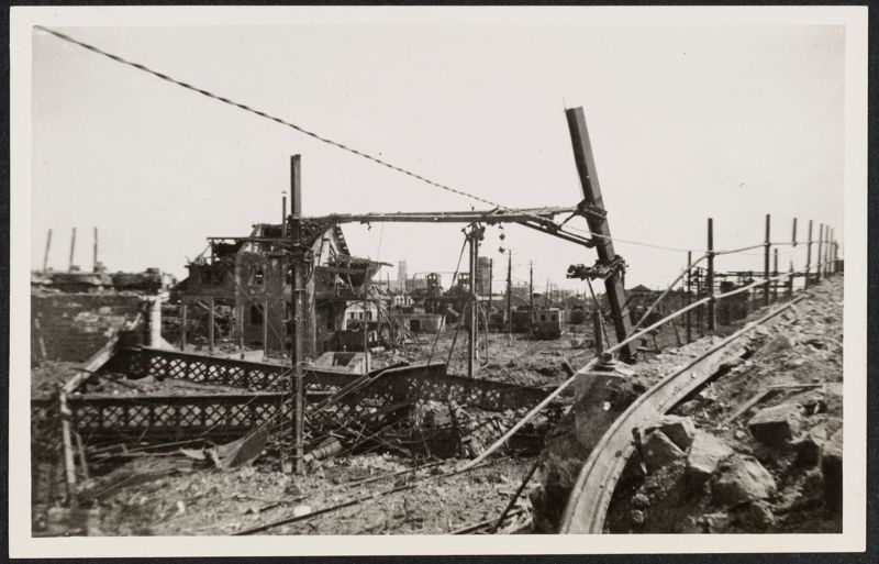 Voies ferrées entre les gares d’Orléans et des Aubrais, le pont de la Bourrie (1940) (Arch. dép. du Loiret, extrait de l’album 15 Fi 24).