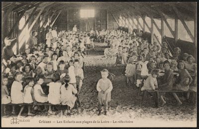 "Orléans - Les Enfants aux plages de la Loire. Le réfectoire."