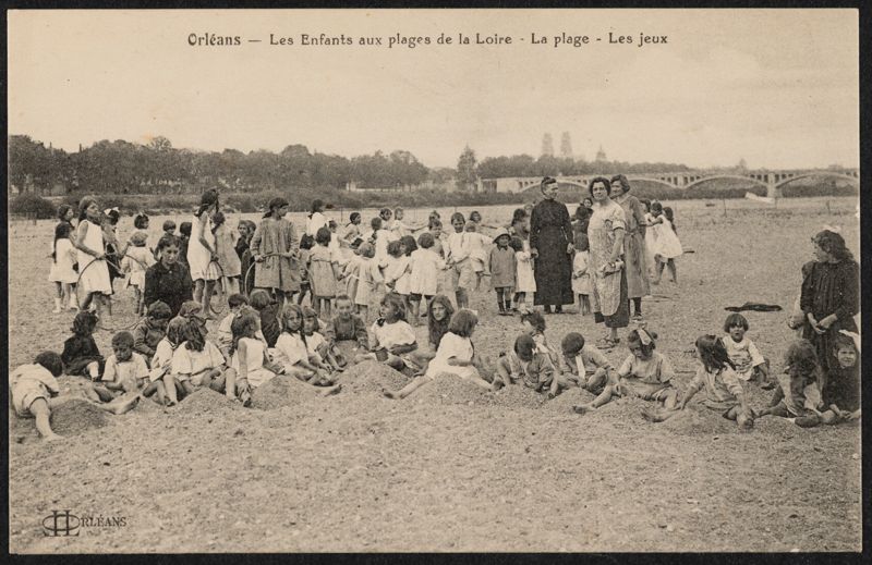"Orléans - Les Enfants aux plages de la Loire. Les jeux."