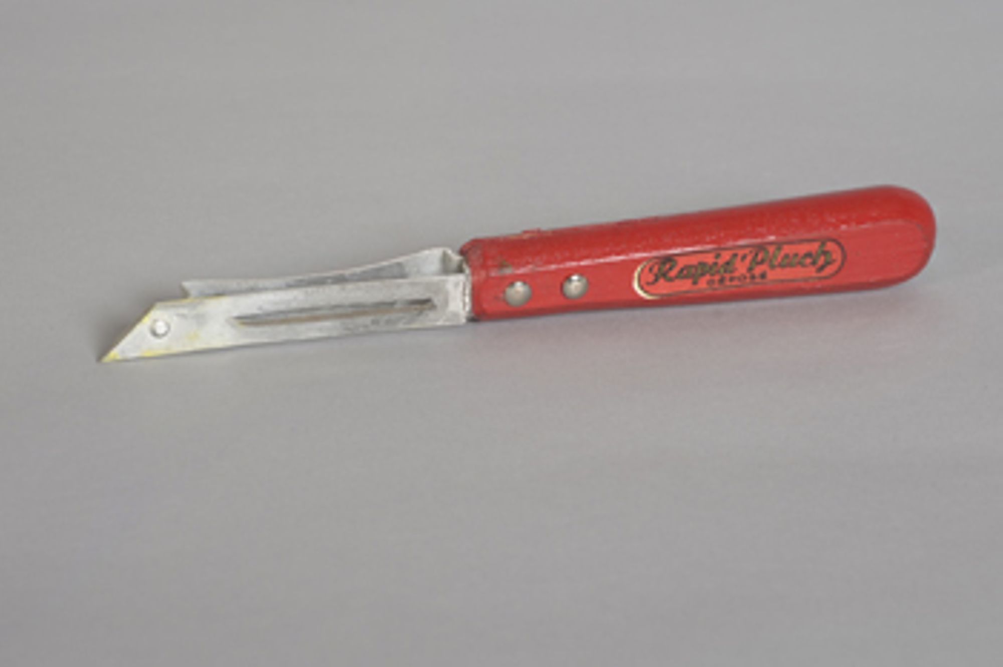 Éplucheur manuel à légumes, dépôt effectué par Robert Figeac, électricien à Montargis, le 2 mai 1961.