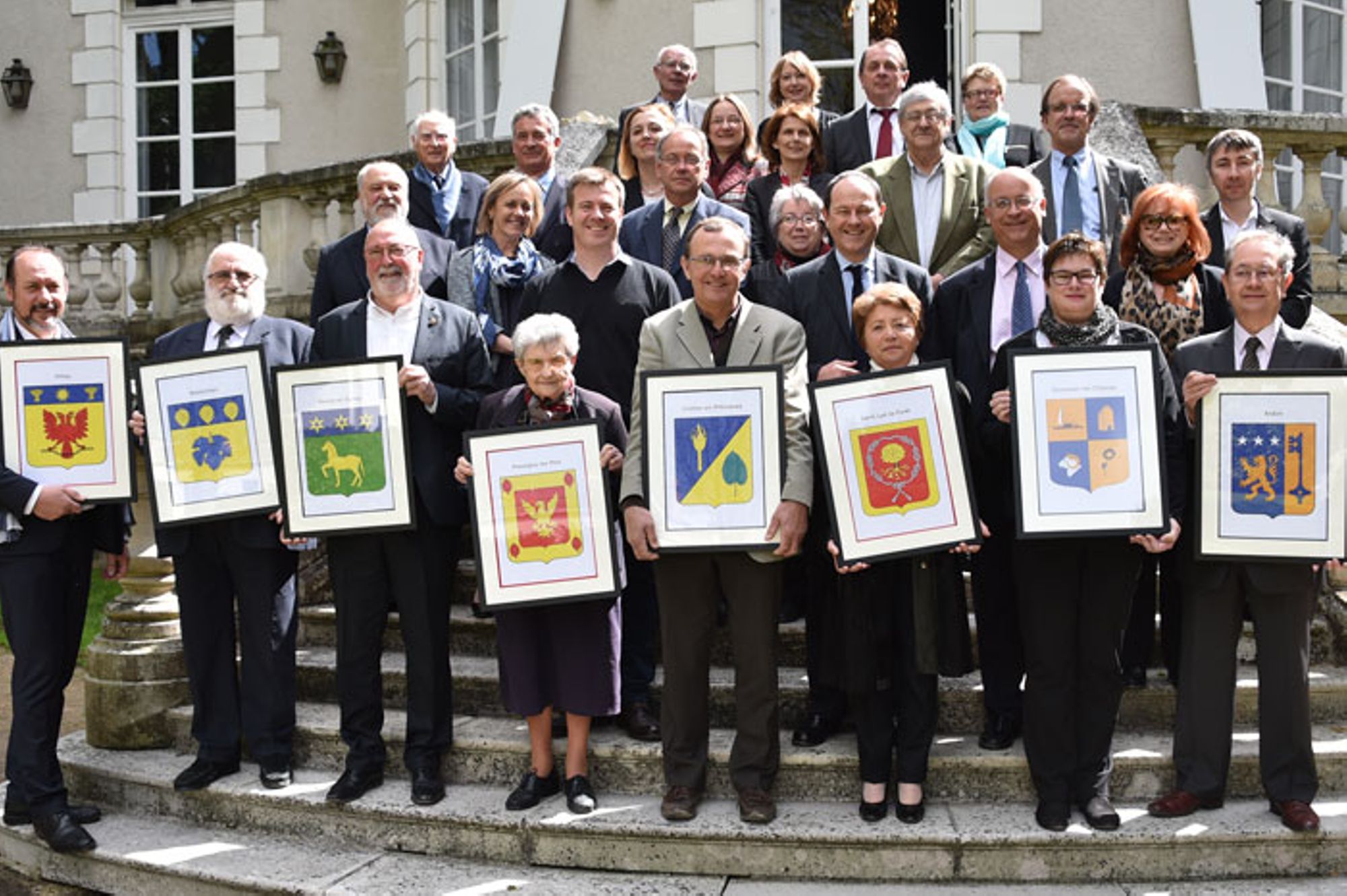 Les nouveaux blasons ont été créés et remis à huit communes du Loiret.
