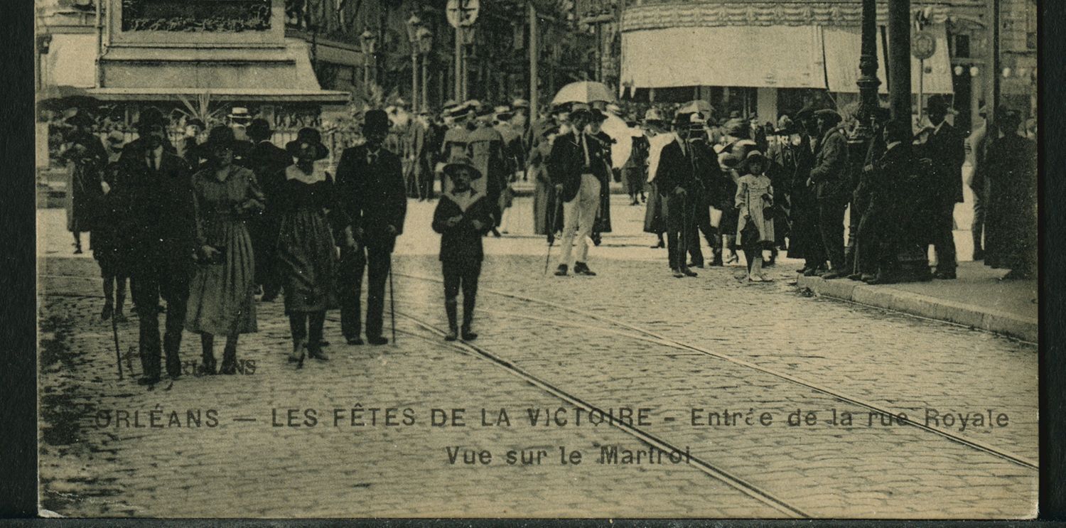 "Orléans. Les fêtes de la Victoire. Entrée de la rue Royale. vue sur le Martroi."