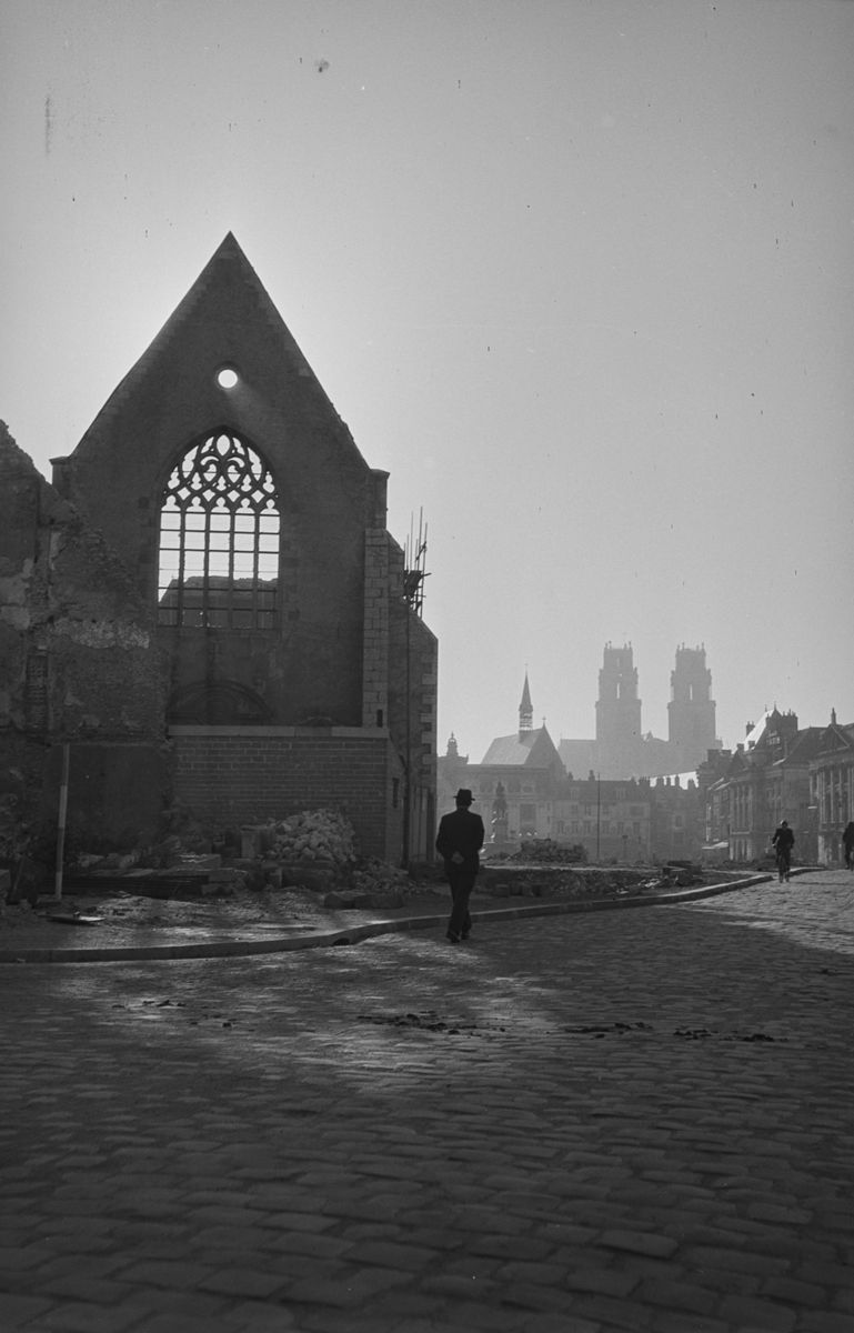 Vue du bâtiment des Archives départementales après les bombardements de juin 1940, collection Daniel JOSEPH (Arch. dép. du Loiret, 28 FI 391)