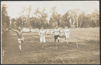Championnat de France - Saint-Cloud- A. GAUTHIER gagne le 100 mètres en 11s. Le 11 Juin 1913